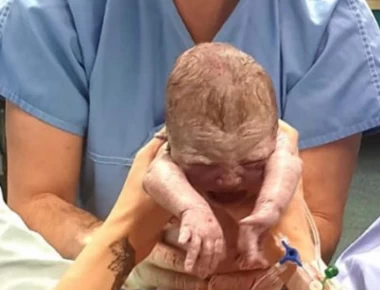 Σάσα Μπάστα: Φωτογραφία από τη στιγμή που γεννιέται η κόρη της